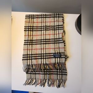 Burberry authentic scarf fine pure Lambswool fabric London